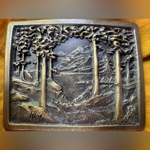 Exquisite vintage Indiana Metal Craft belt buckle